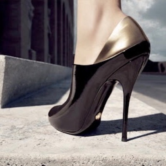 GUCCI Black Gold Patent Leather Peep Toe Booties 6 - Picture 8 of 8